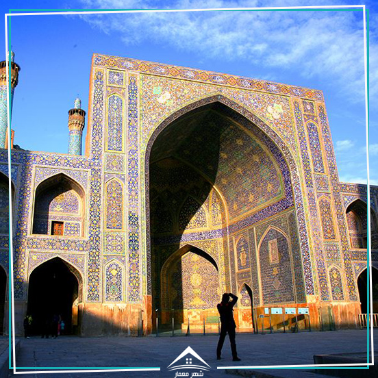 1. معماری زیبای ورودی مسجد
